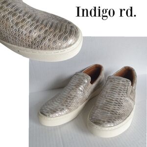 Indigo rd. Kylee 2 Metallic Silver & Tan Slip-On Style Fashion Sneakers Sz 8.5